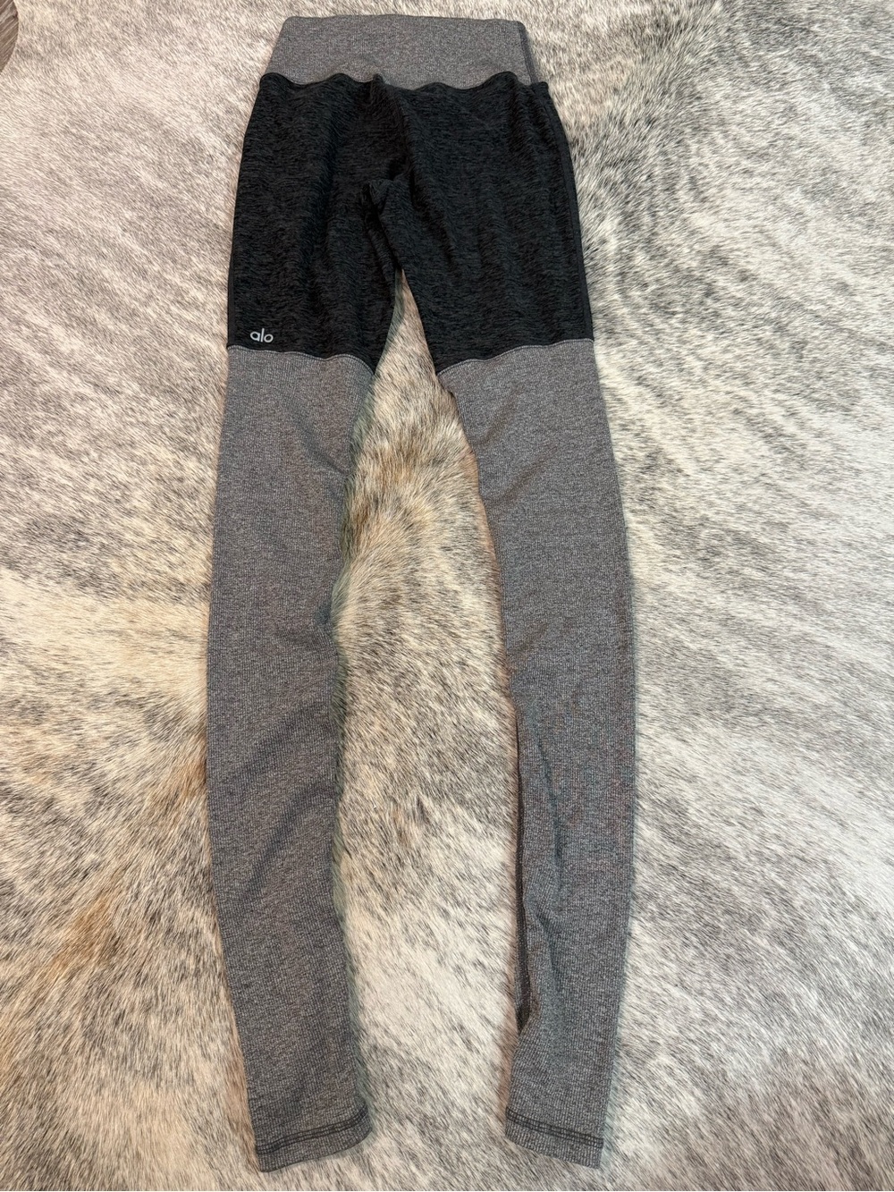 ALO Yoga Two-Tone Black and Gray Seamless Leggings